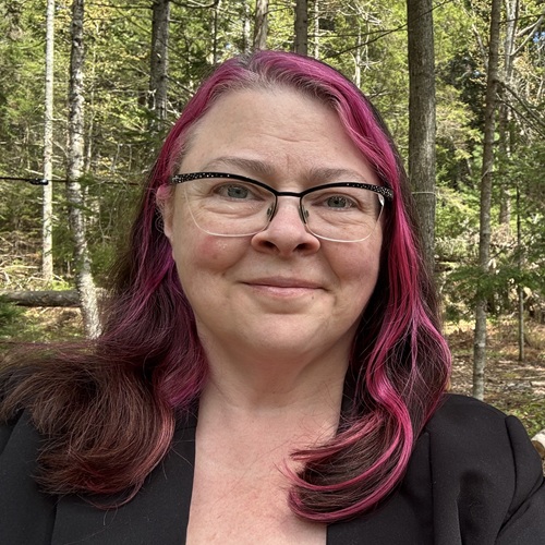 Portrait photo of Anne Fensie.