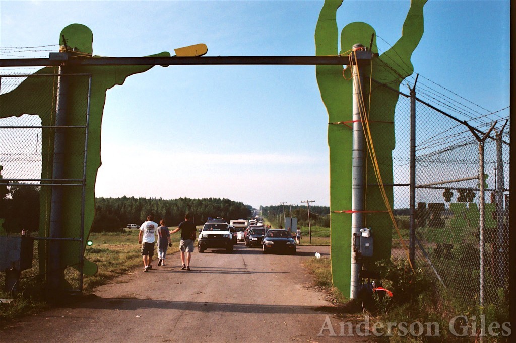 IT Men at the gate with long line of cars