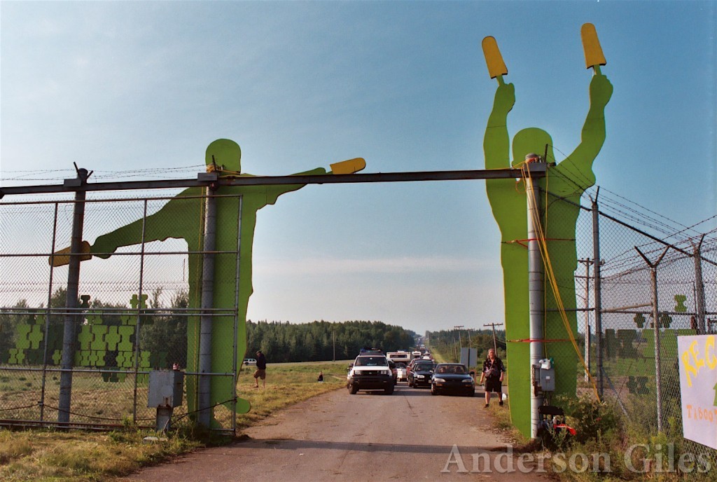 IT Men at the gate with long line of cars